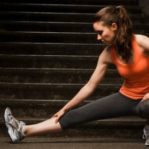 後腿及膝後拉緊及刺痛，是屬於坐骨神經痛嗎?